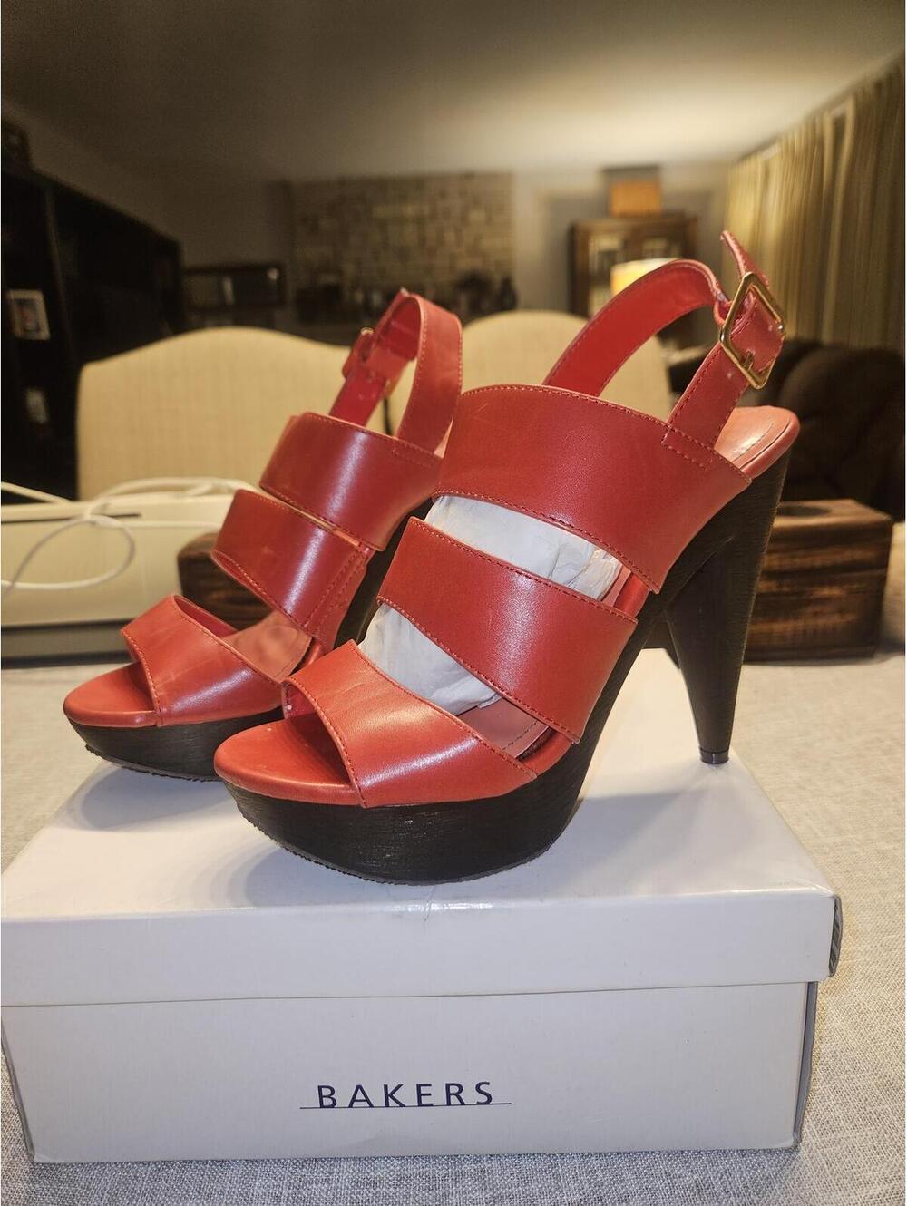 Breckelles Platform Pumps